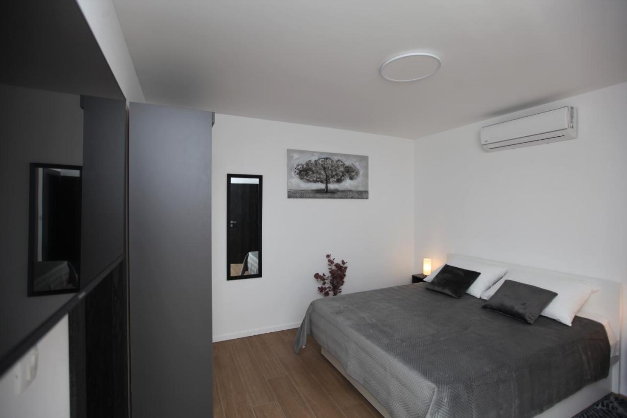 Apartmani Ive Trogir Exterior foto